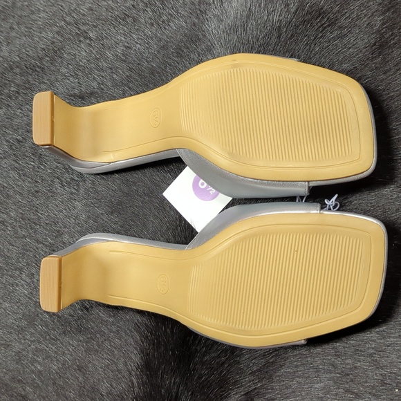 4/$15  6.5 ladies silver heels sandals a new day NWT - Picture 3 of 4